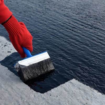 اختبار الأداء المقاوم للماء لـ Polyaspartic